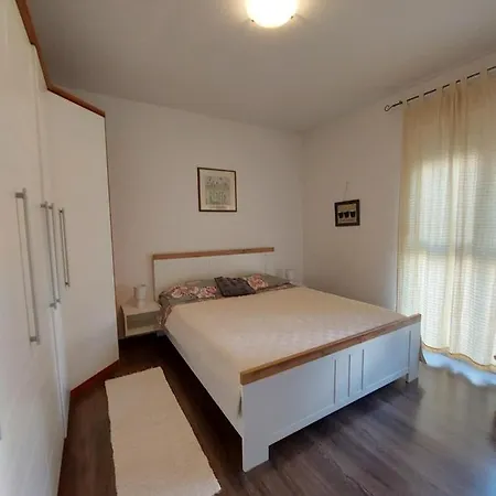 Apartman Tia *